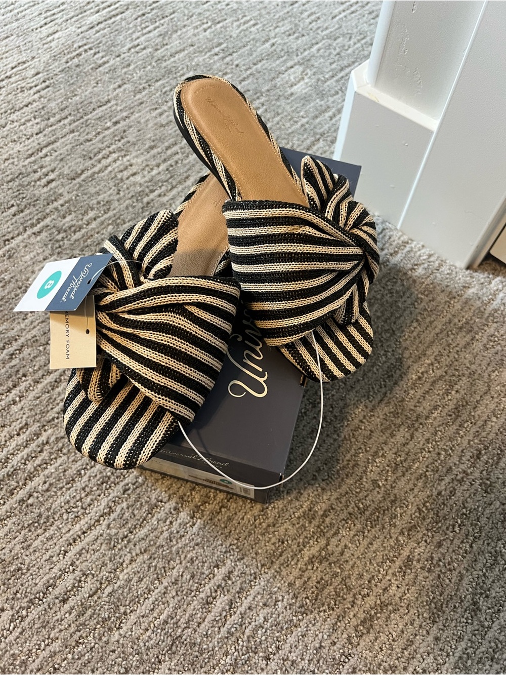 Universal Thread Striped Bow Slide Sandals in Black and Cream Sz 8 NWT